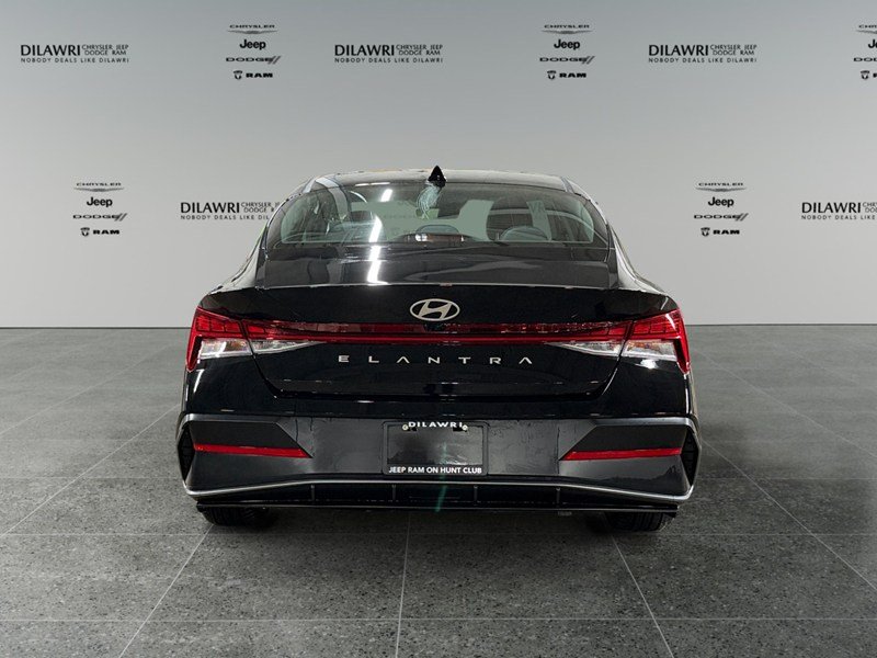 2026 Hyundai Elantra Luxury IVT