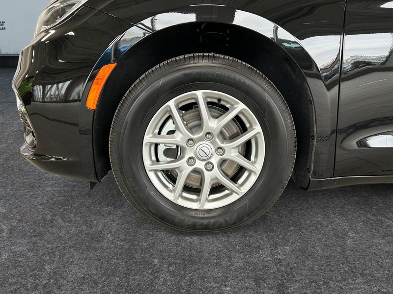 2025 Chrysler Pacifica Select FWD