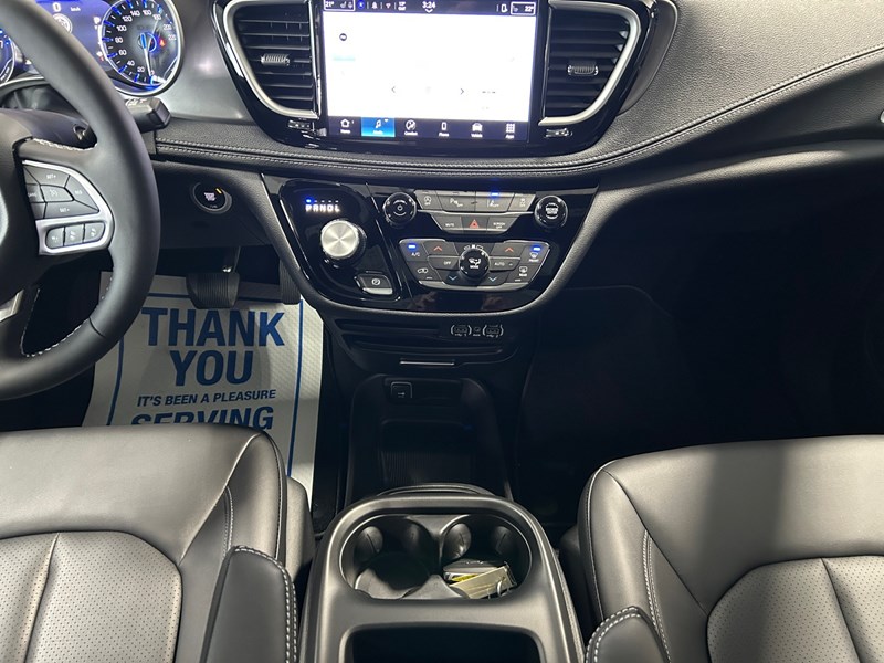 2025 Chrysler Pacifica Select FWD