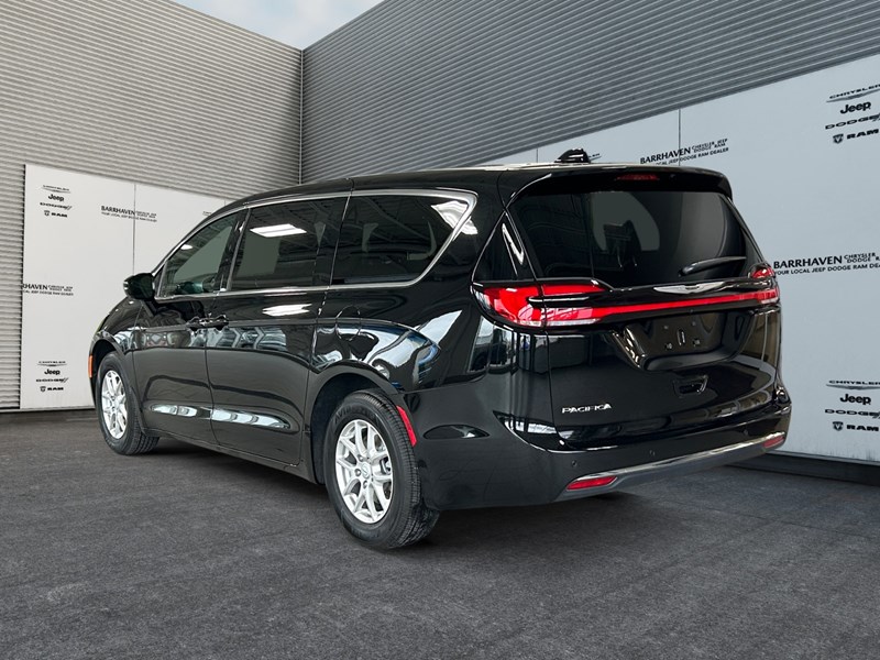 2025 Chrysler Pacifica Select FWD