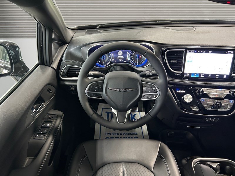 2025 Chrysler Pacifica Select FWD