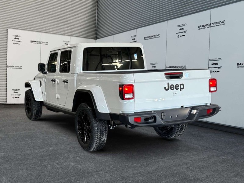 2026 Jeep Gladiator NightHawk 4x4